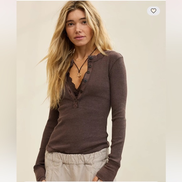 Aerie Gray Waffle Rib Long Sleeve Henley T-Shirt Women’s M, Ribbed with Stretch - Picture 9 of 9